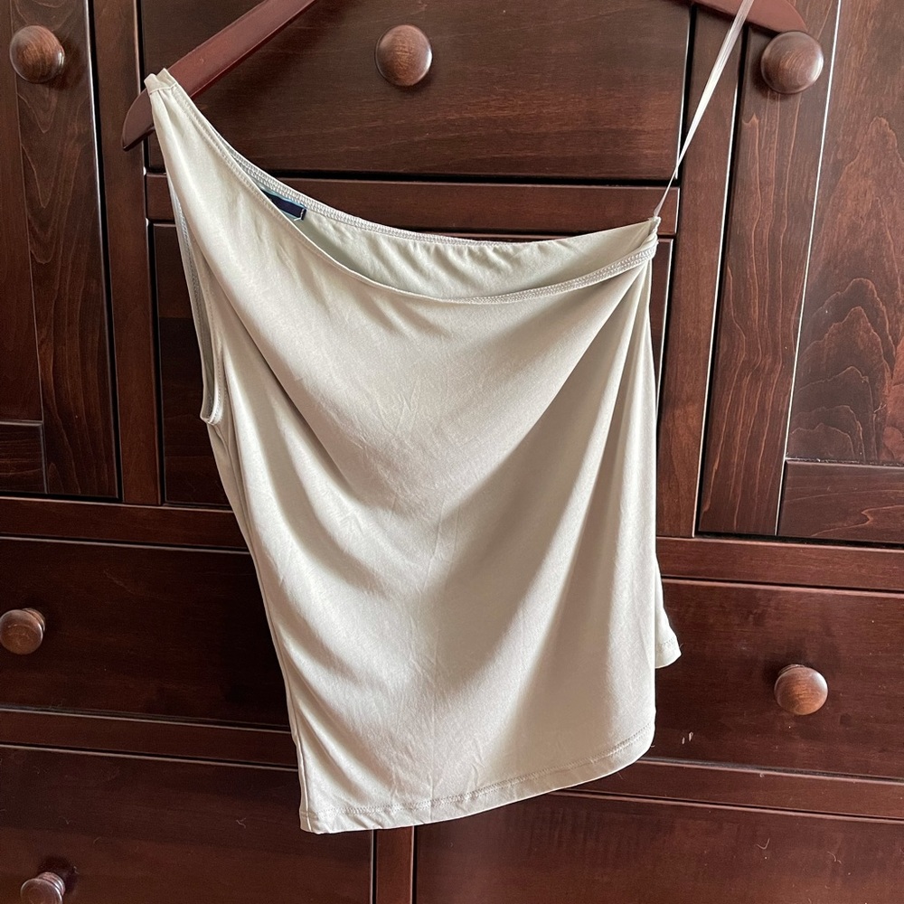 One shoulder tank